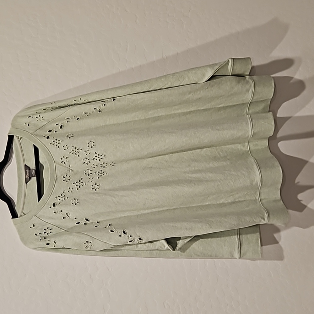 Women's crew neck